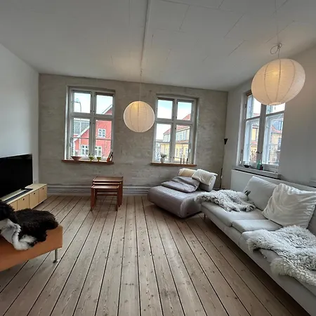 Appartamento Hel Bylejlighed I Det Gamle Pulsernede