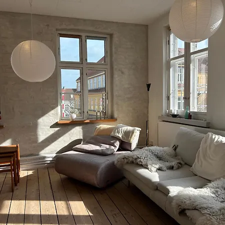 Hel Bylejlighed I Det Gamle Pulsernede Apartment