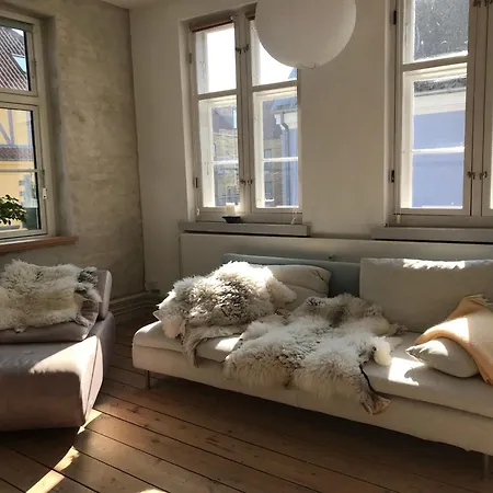 Apartment Hel Bylejlighed I Det Gamle Pulsernede Svendborg