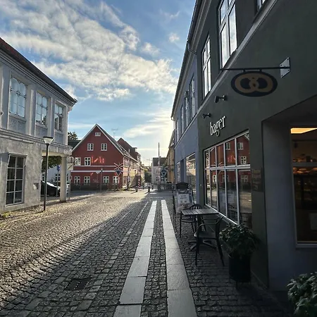 Apartman Hel Bylejlighed I Det Gamle Pulsernede *